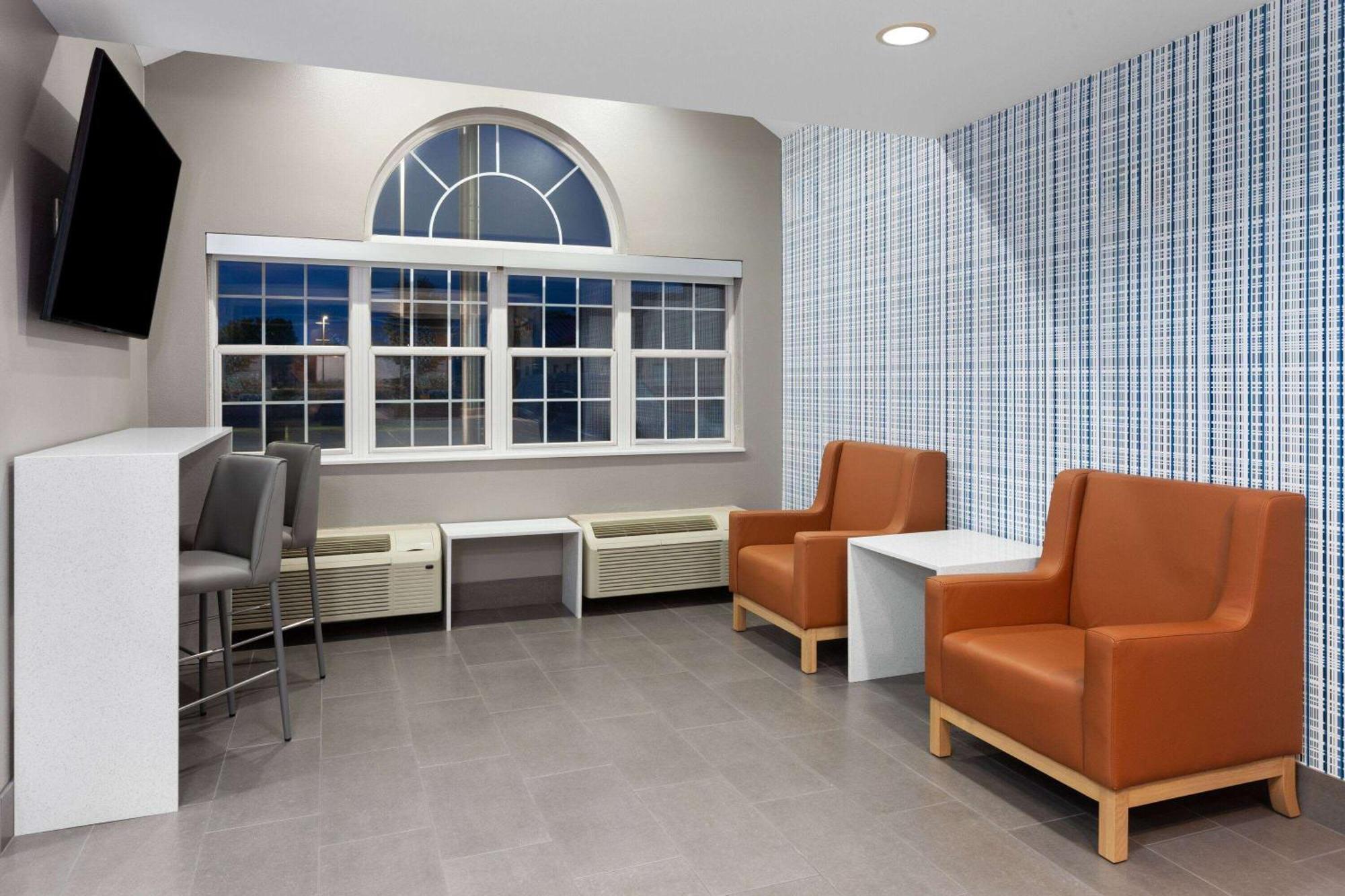 Microtel Inn By Wyndham ג'יינסוויל מראה חיצוני תמונה