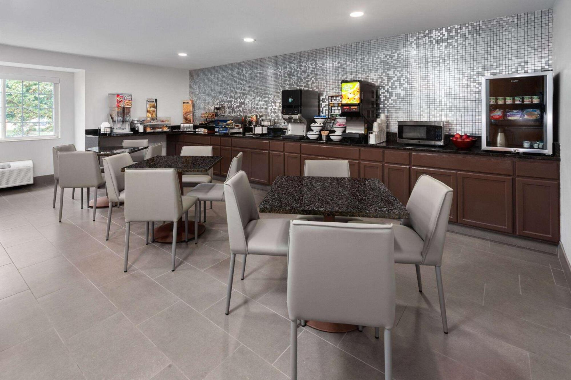Microtel Inn By Wyndham ג'יינסוויל מראה חיצוני תמונה