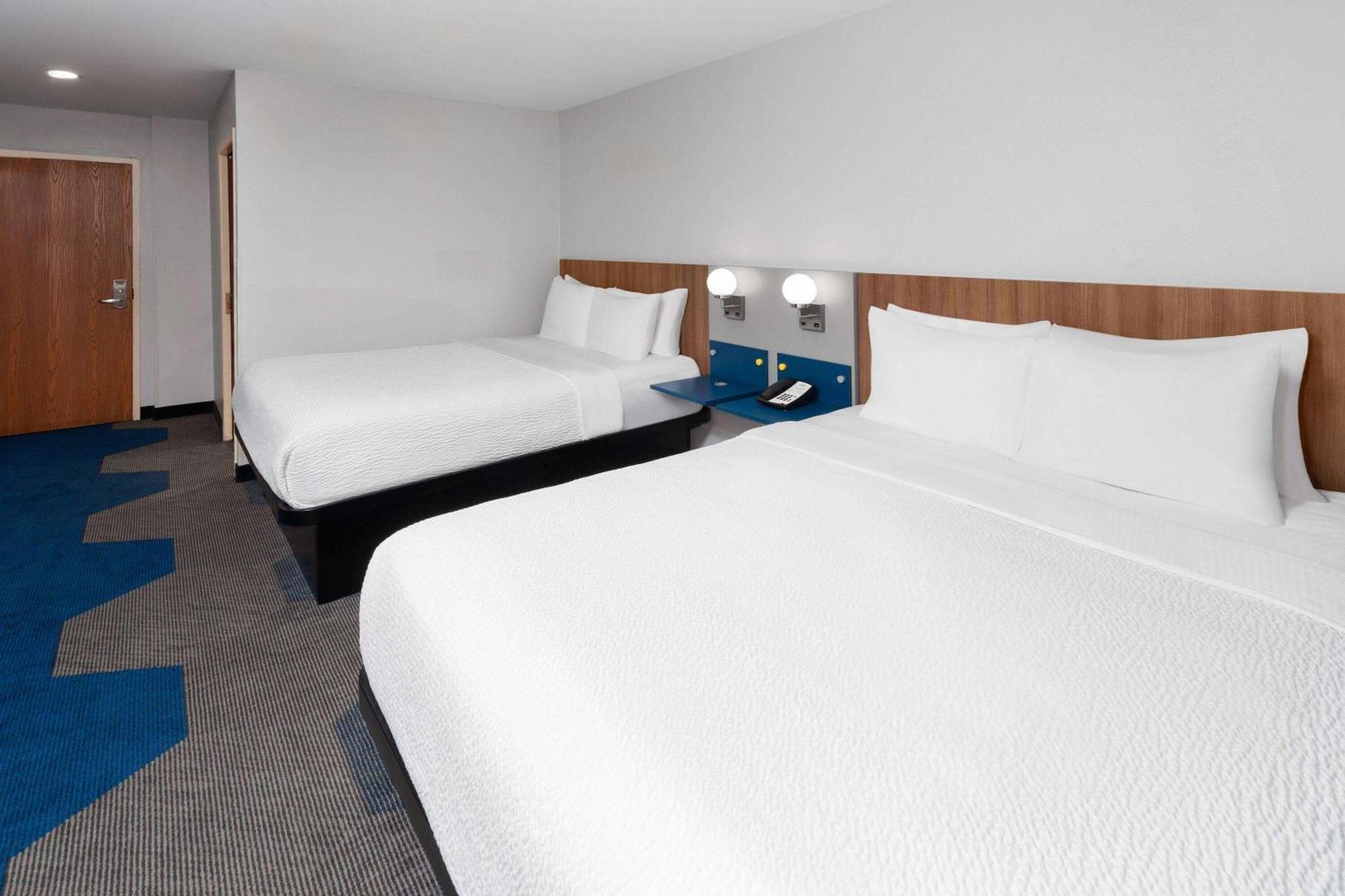 Microtel Inn By Wyndham ג'יינסוויל מראה חיצוני תמונה