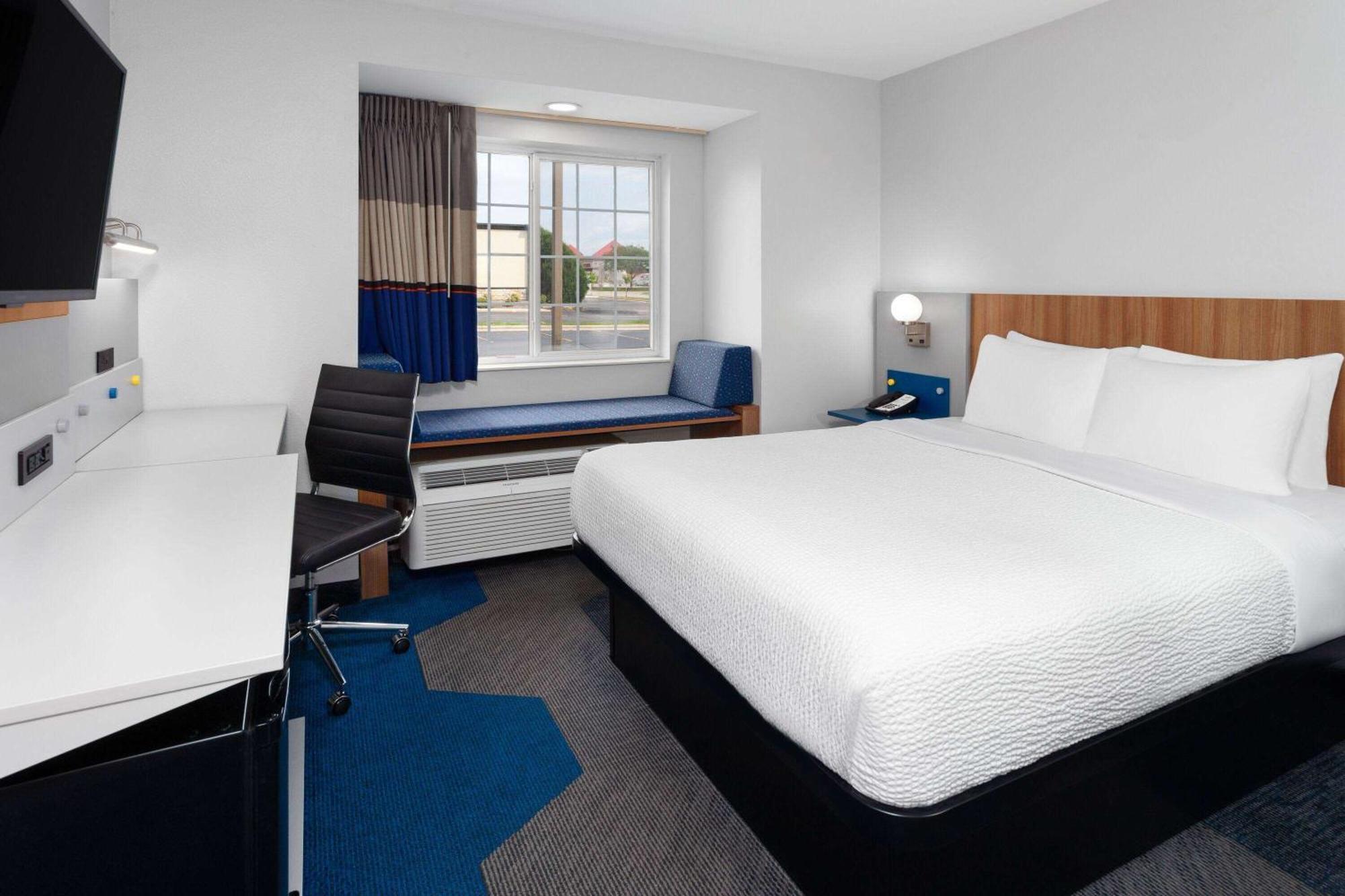 Microtel Inn By Wyndham ג'יינסוויל מראה חיצוני תמונה