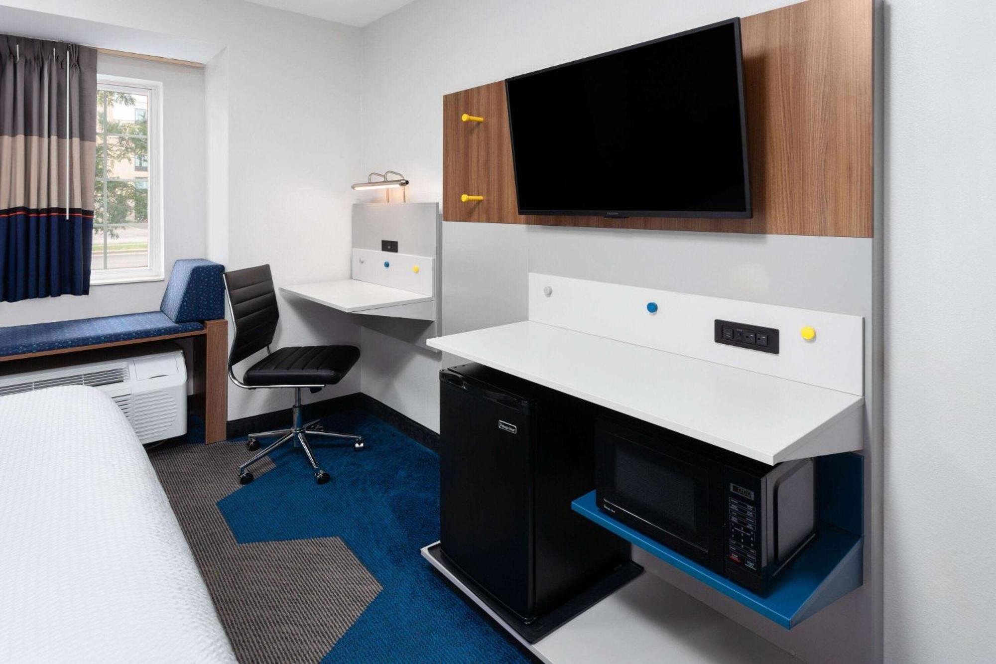 Microtel Inn By Wyndham ג'יינסוויל מראה חיצוני תמונה